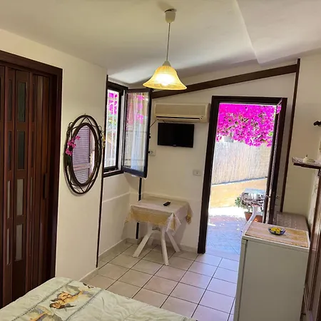 Alojamento de Acomodação e Pequeno-almoço Baia Di Riaci Tropea 3*